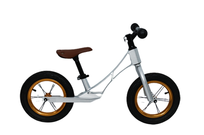 A Kids Bike gyártója bemutatja, hogyan lehet kiválasztani a gyermekek kerékpárokat